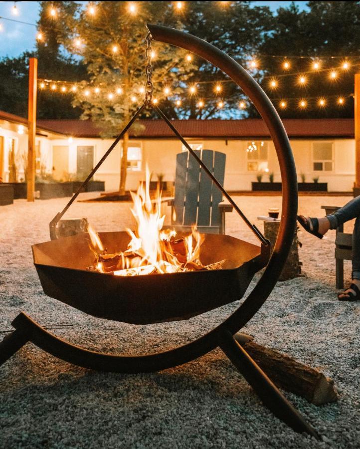 Penny'S Motel Thornbury Bagian luar foto