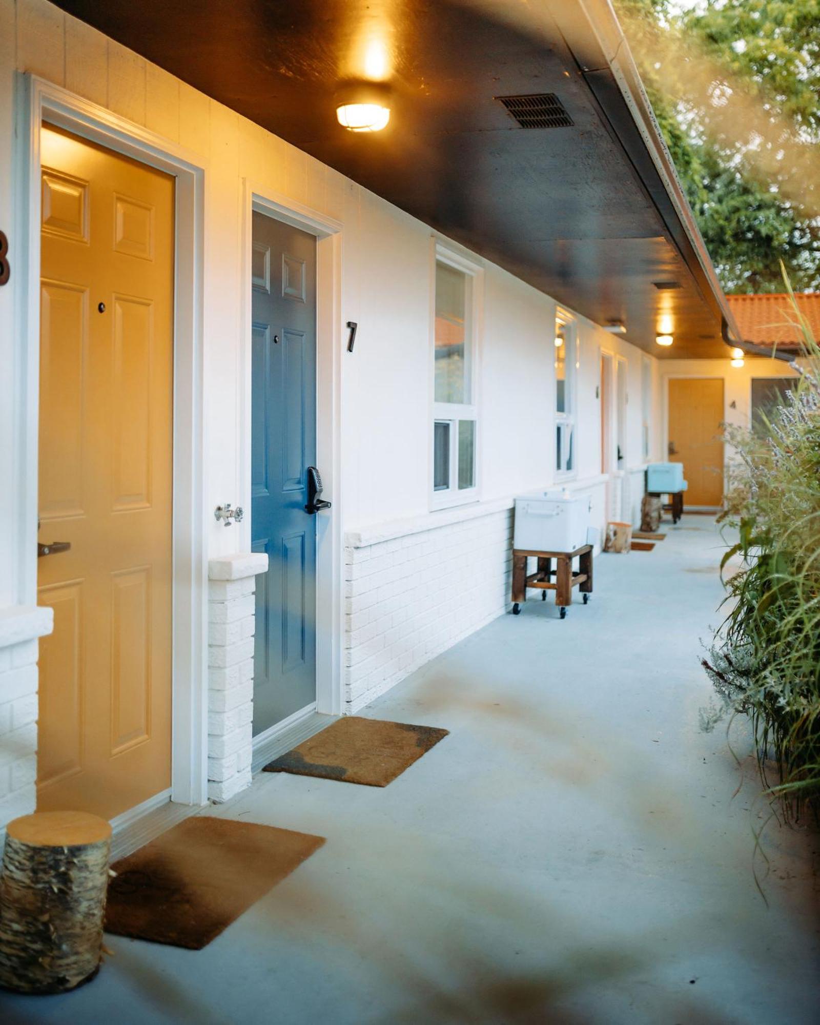 Penny'S Motel Thornbury Bagian luar foto
